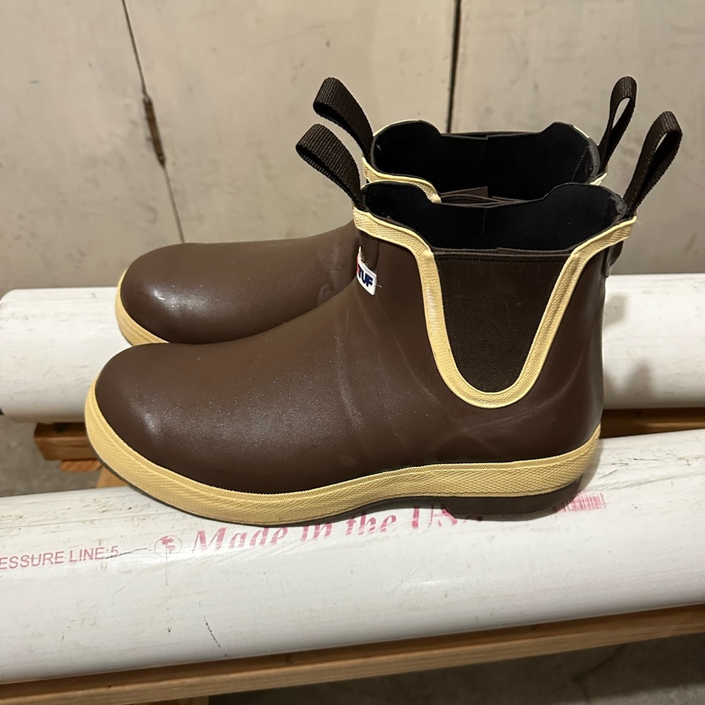 New men’s size 12 Xtratuf ankle rain boots